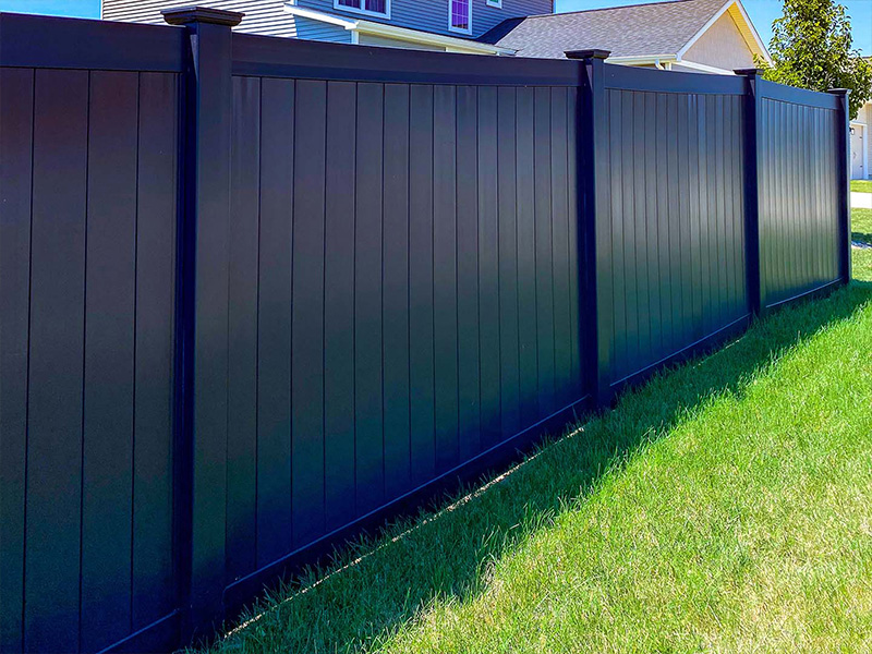 Vinyl fence options in the Cedar Falls Iowa area.