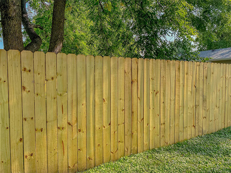 Waterloo IA stockade style wood fence